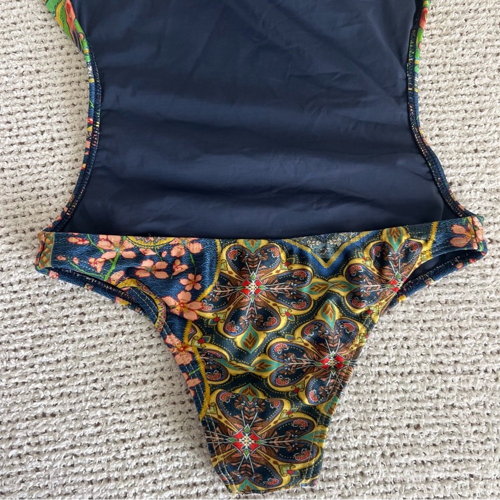 [FARM Rio]  Printed One-Piece Swimsuit - Picture 5 of 14
